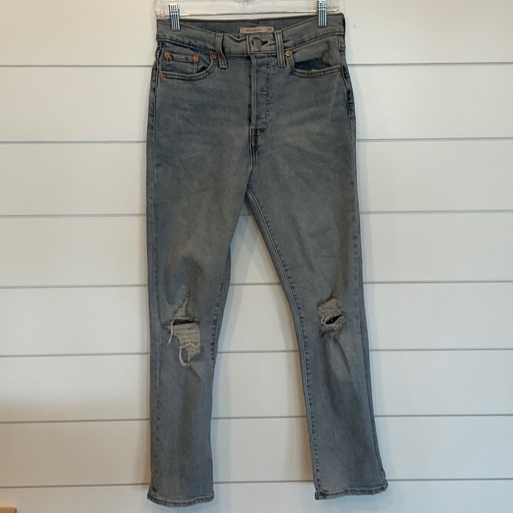 #0455 WOMEN’S LEVI WEDGIE STRAIGHT SIZE: 29 DISTRESSED DENIM JEANS